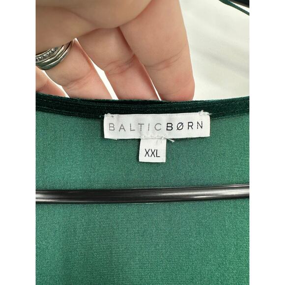 Baltic Born Meghan Velvet Wrap Maxi Dress in emerald green - Picture 9 of 11